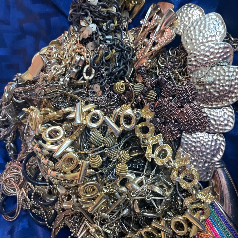 Large lot of gold toned necklaces jewelry 4.8 LBS of gold toned necklaces #5